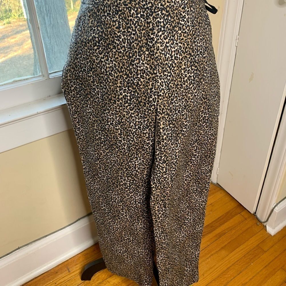 Animal print White House Black Market stretch leopard slim ankle pants size 4 🔥